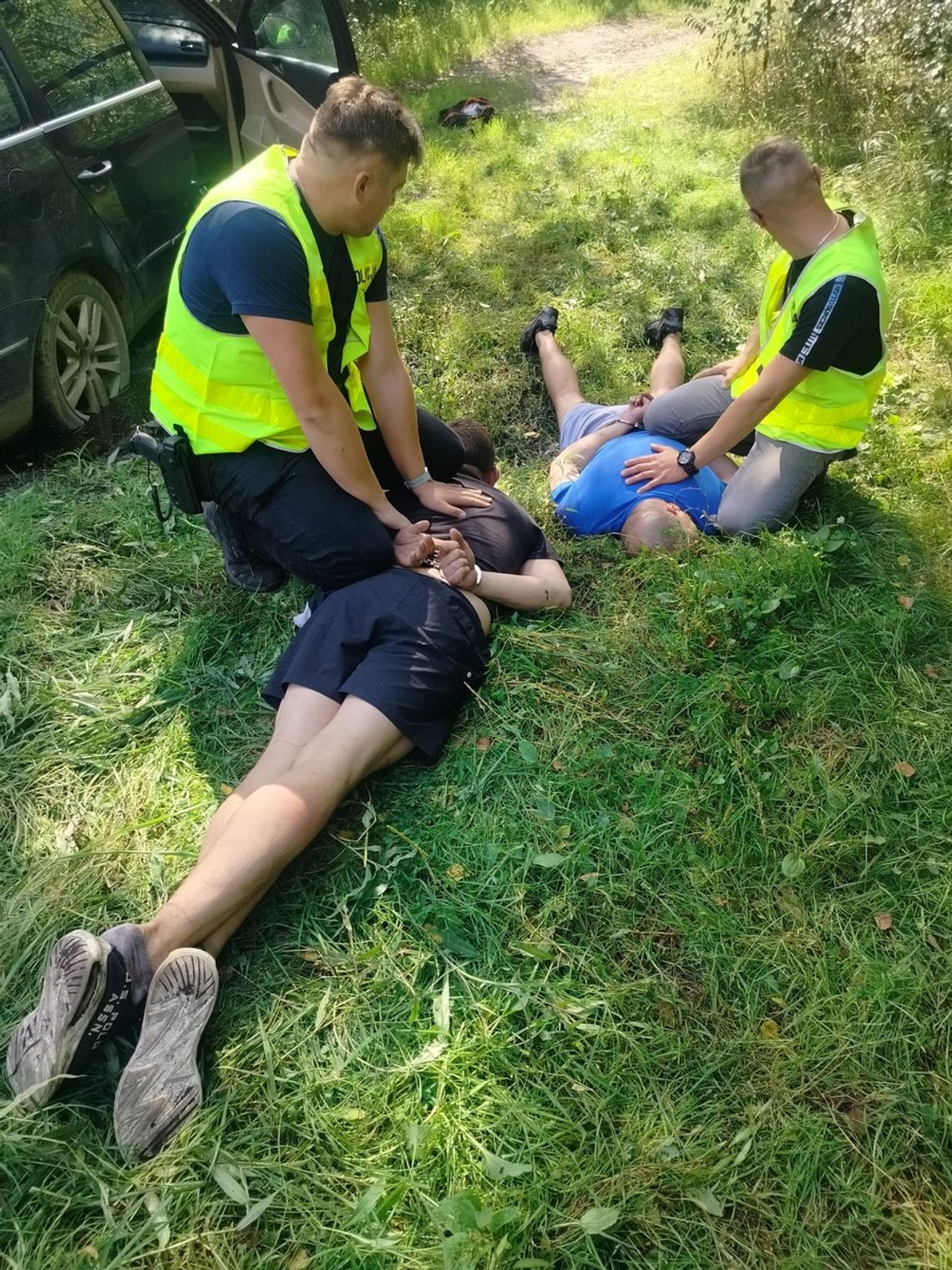 Złodzieje samochodu zatrzymani po kilkukilometrowym pościgu. Zostali tymczasowo aresztowani