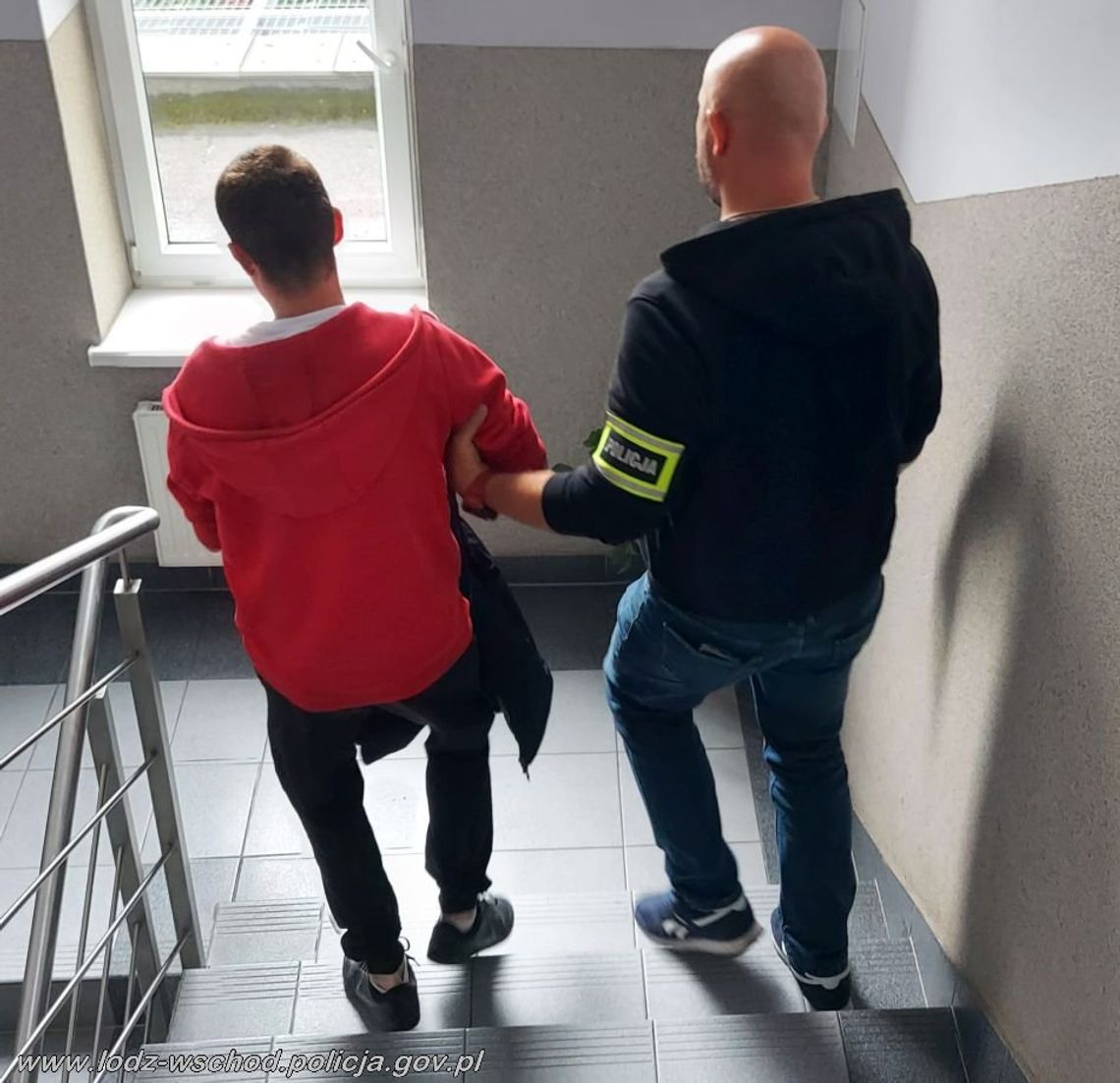 Złodzieje ukradli 12 tys. zł i ruszyli nad morze. Policjanci zatrzymali ich w pociągu