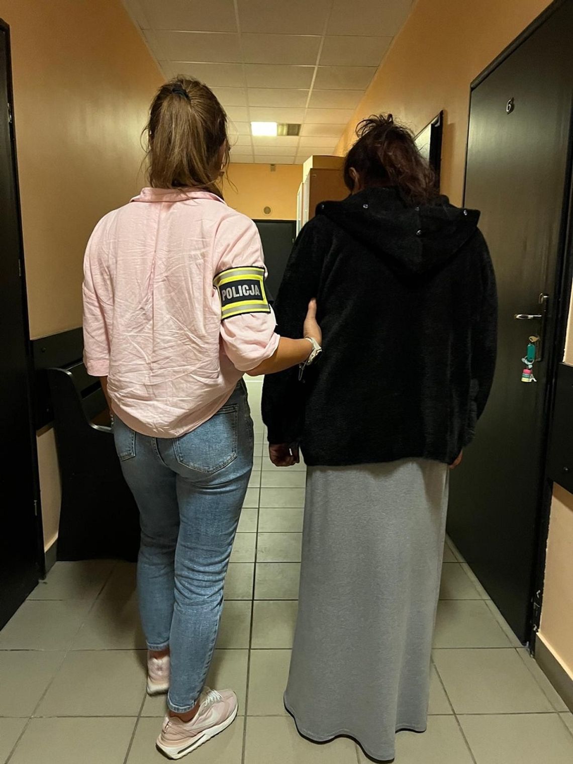 Złodziejka podała się za pracownicę NFZ. Po wejściu do mieszkania seniorki ukradła jej emeryturę