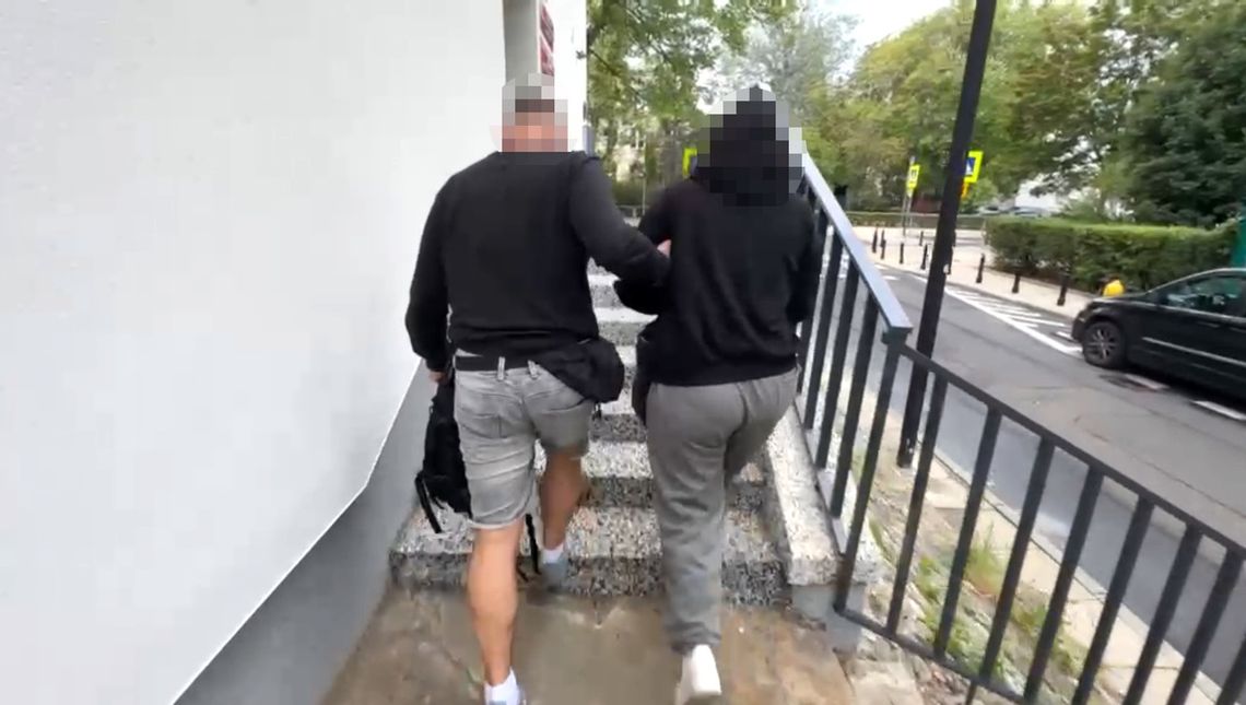 Złodziejka seryjnie kradła na siłowniach. Udawała, że przychodzi ćwiczyć i plądrowała szafki Złodziejka seryjnie kradła na siłowniach. Udawała, że przychodzi ćwiczyć i plądrowała szafki