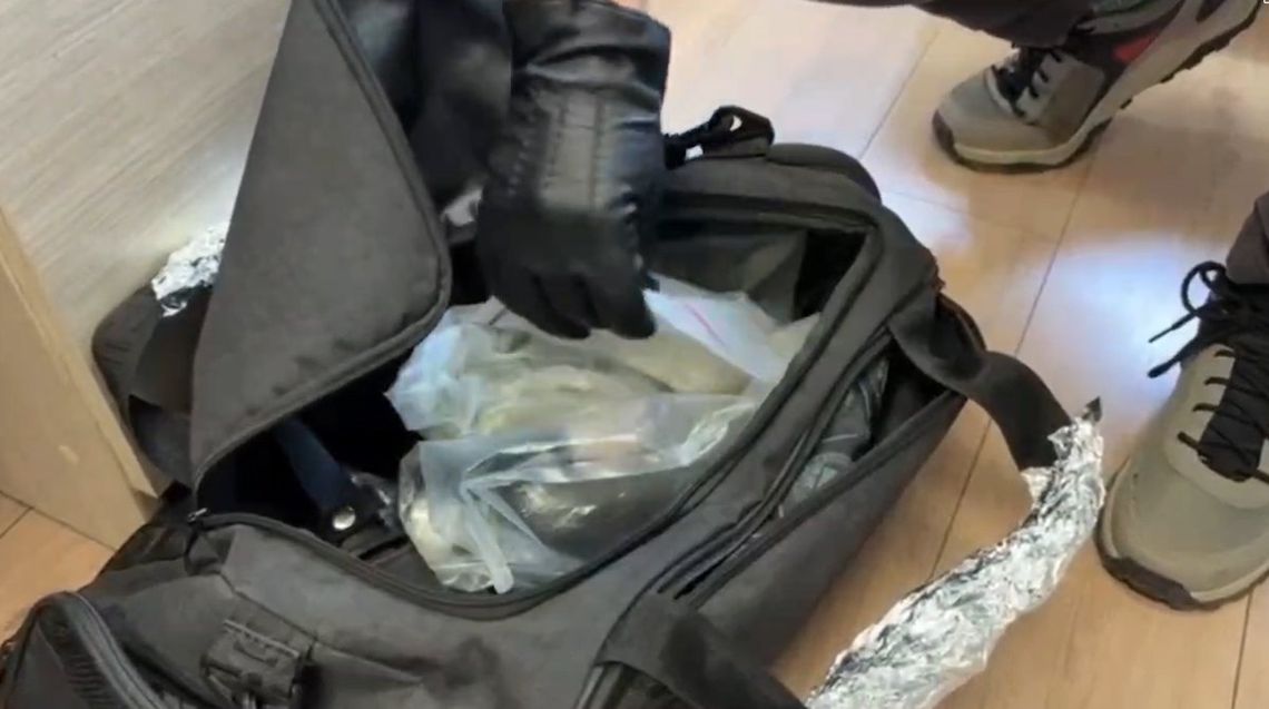 Zmasowana akcja policji pod osłoną nocy. Weszli pod kilkadziesiąt adresów w tym samym czasie