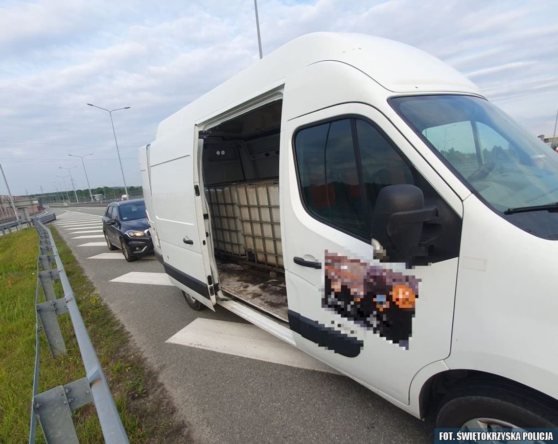 Zmieniał tablice rejestracyjne na parkingu przy autostradzie. To złodziej, który na "jeden strzał" ukradł 950 litrów paliwa