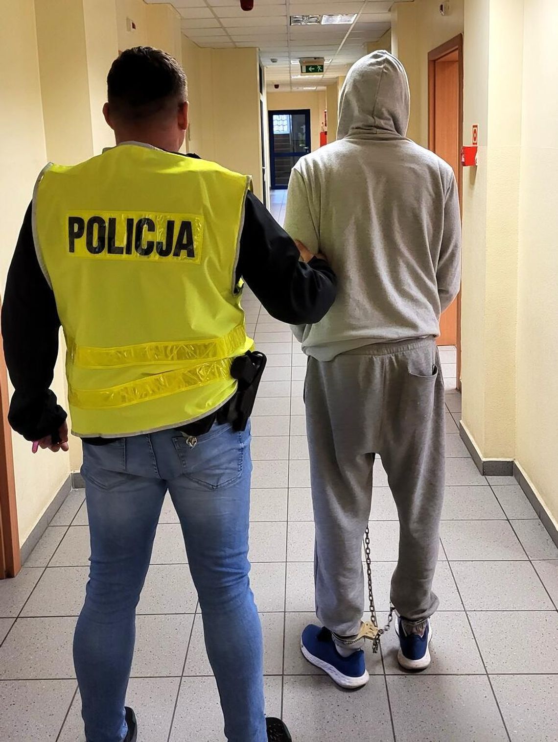 Znajomy odwiedził go z nożem i na powitanie zadał cios w twarz. Domagał się zwrotu rzekomego długu Znajomy odwiedził go z nożem i na powitanie zadał cios w twarz. Domagał się zwrotu rzekomego długu