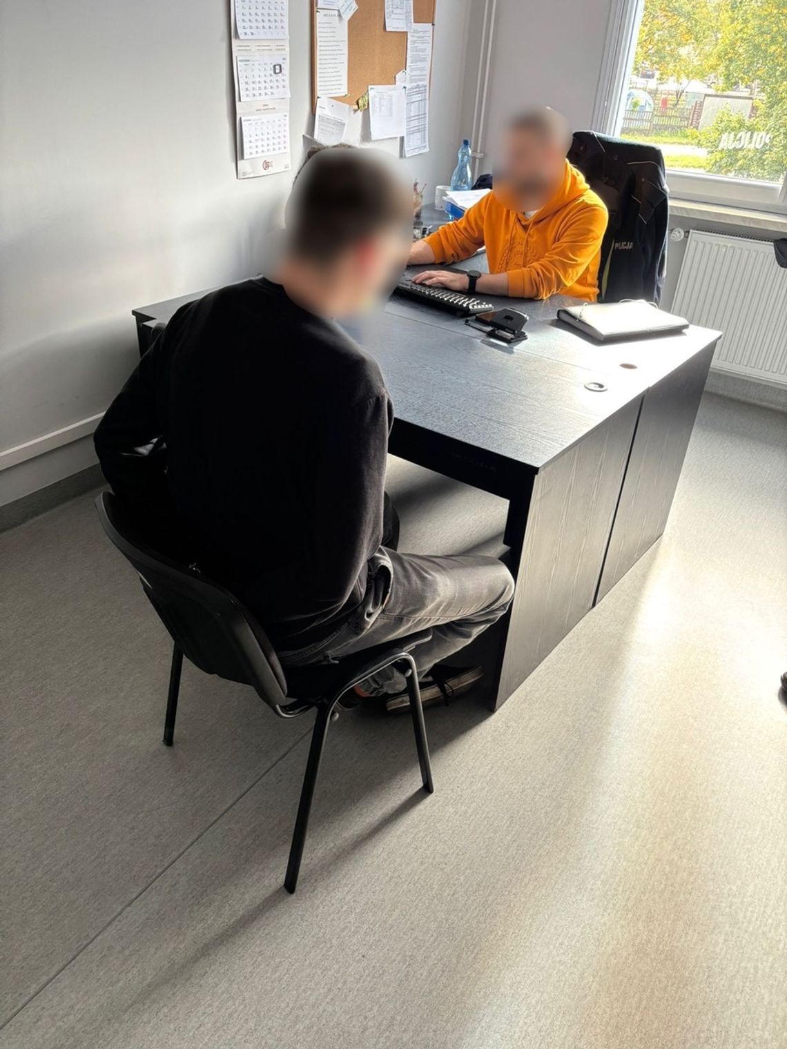 Płacił znalezioną kartą. Po zablokowaniu pociął ją, wrzucił do kanalizacji i liczył, że nikt się nie dowie