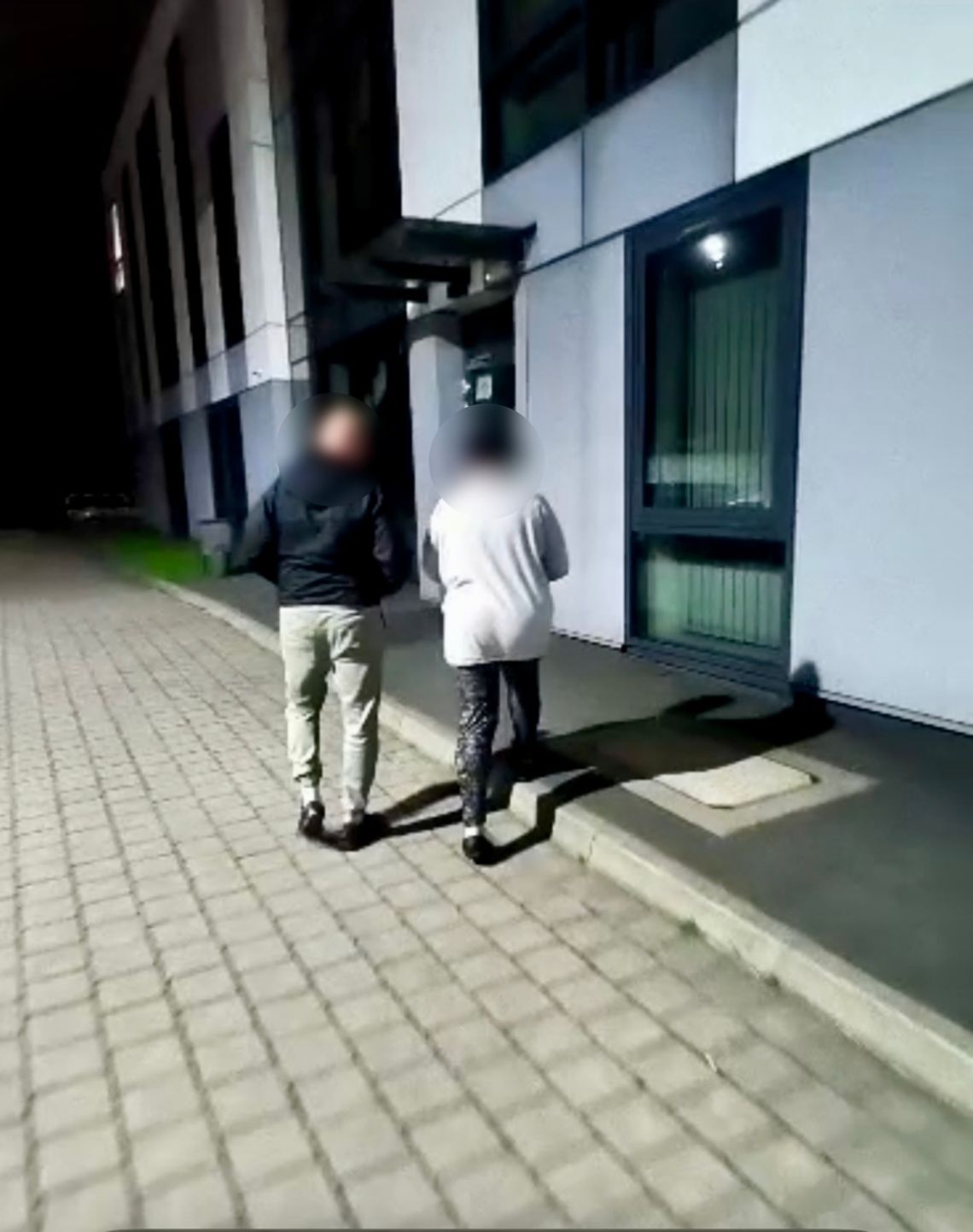 Znalazł ofertę masażu w ogłoszeniach towarzyskich. Kobieta zrobiła mu zdjęcia i szantażowała go
