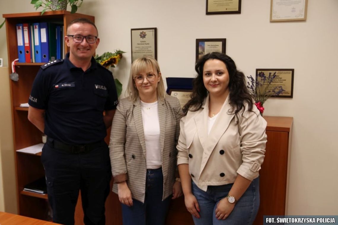 Znalazły 10 tysięcy złotych na chodniku. Oddały pieniądze właścicielowi Znalazły 10 tysięcy złotych na chodniku. Oddały pieniądze właścicielowi