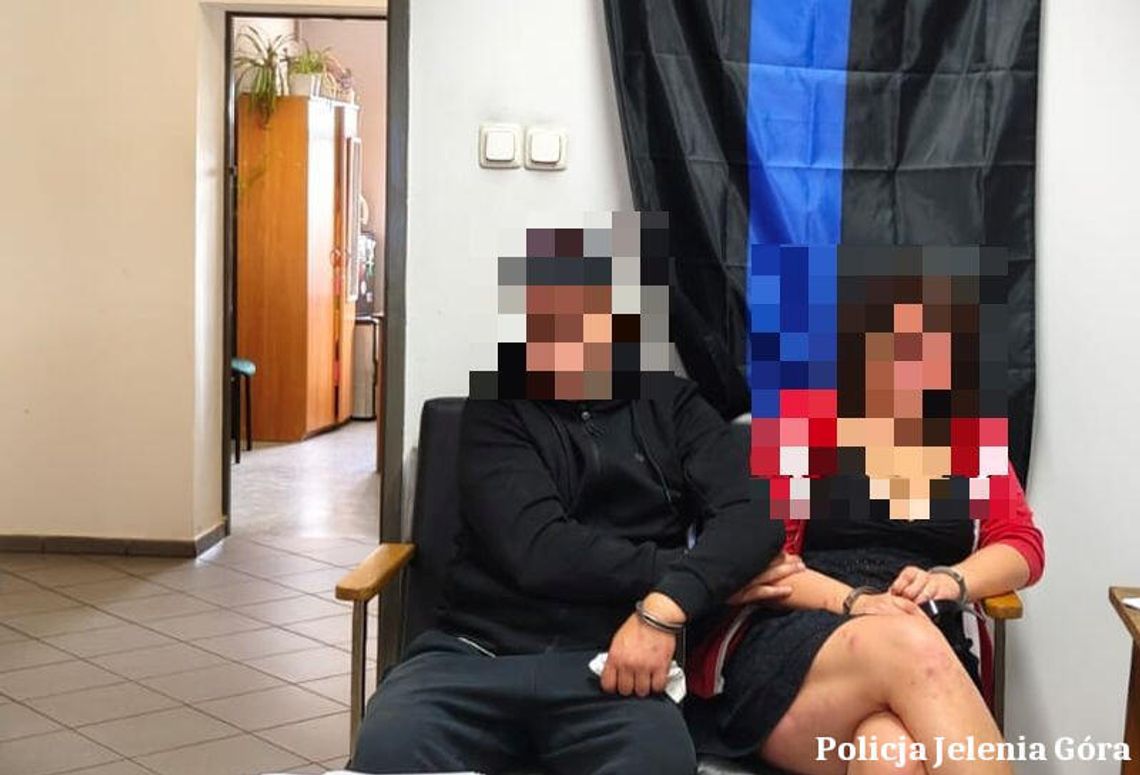 Znaleźli cudzy portfel i zaczęli płacić kartą w sklepach. 32-latka i 41-latek z zarzutami Znaleźli cudzy portfel i zaczęli płacić kartą w sklepach. 32-latka i 41-latek z zarzutami