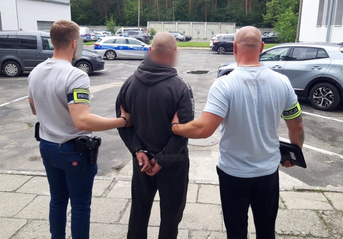 Znęcał się nad dziewczyną i nie chciał za to odpowiedzieć. Zwinęli go, gdy jechał rowerem przez miasto