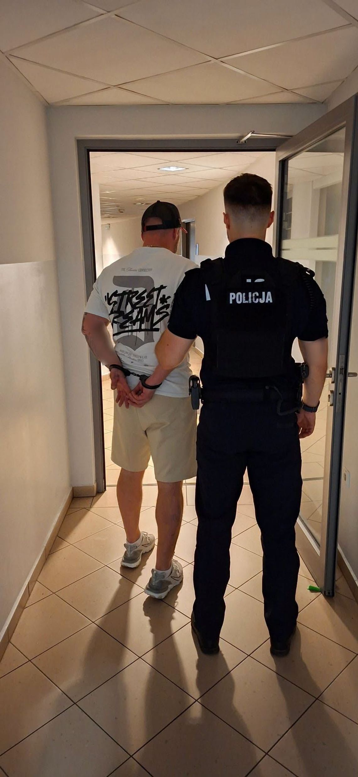 Znieważył dwoje młodych Ukraińców. 39-latek dostał dozór policji, grozi mu kara do 3 lat więzienia Znieważył dwoje młodych Ukraińców. 39-latek dostał dozór policji, grozi mu kara do 3 lat więzienia