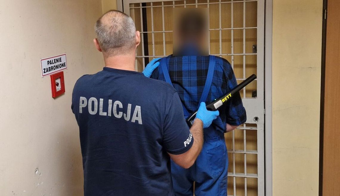 Zobaczył uszkodzony samochód, zapakował go na lawetę i wywiózł. Chciał go rozebrać i sprzedać