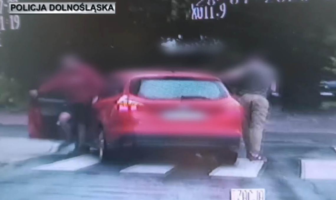 Zobaczył, że jedzie za nim radiowóz i próbował uciekać. Narobił sobie jeszcze więcej problemów