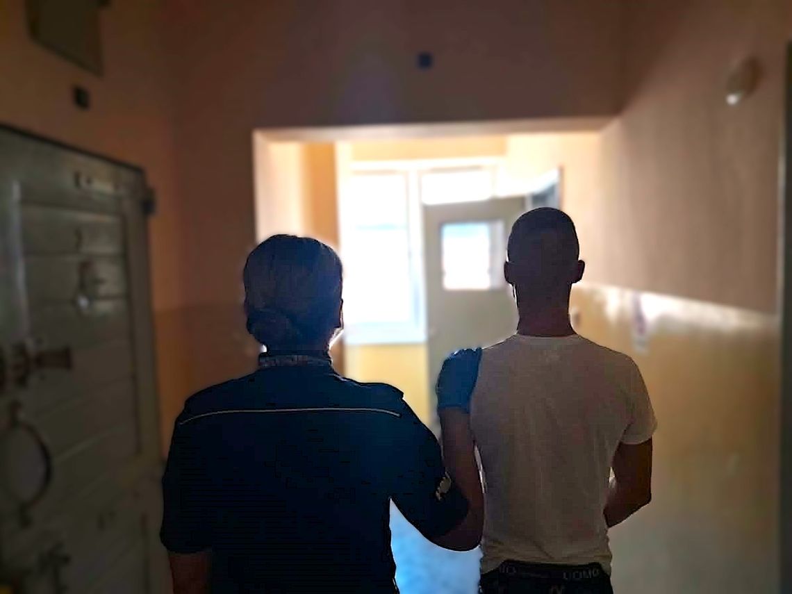 Zobaczył, że klient położył telefon na ladzie i go zabrał. 19-latek zatrzymany 1,5 godziny później