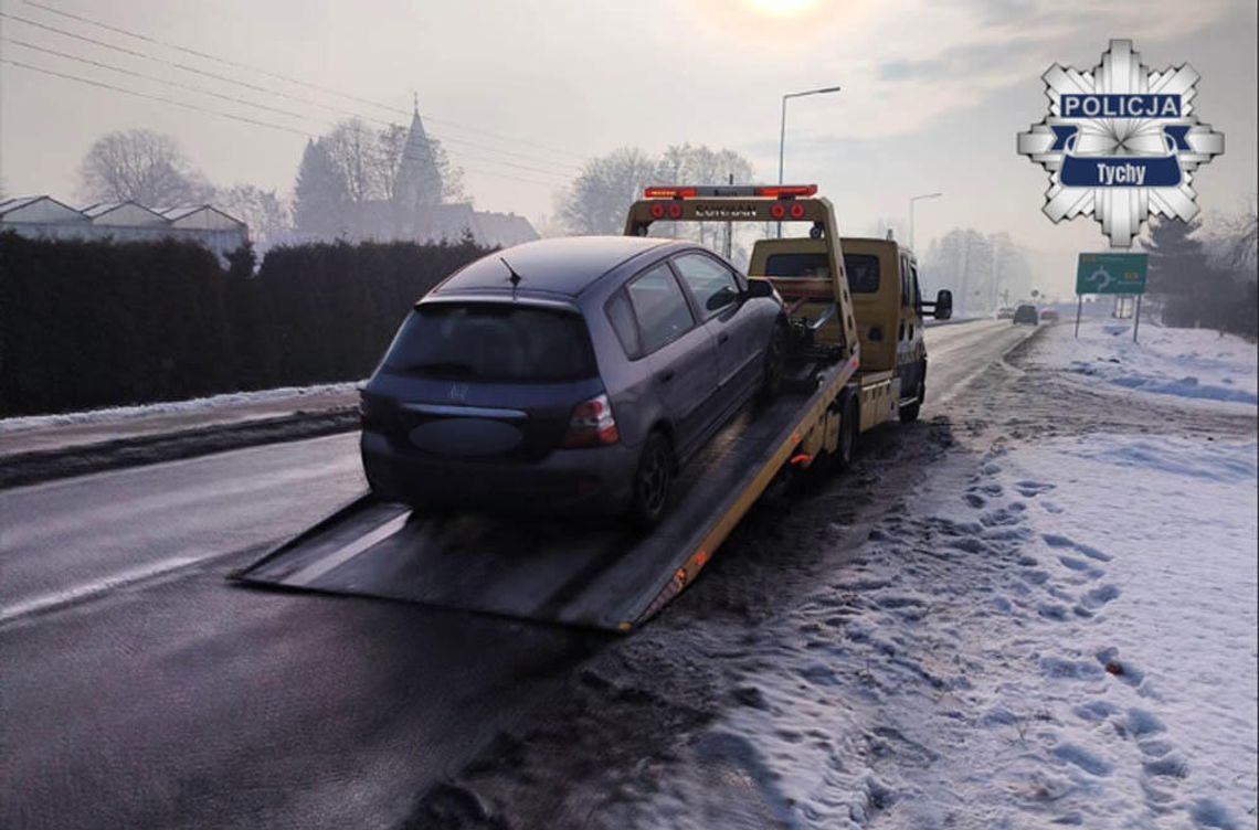 Zobaczył, że policja sprawdza trzeźwość i zawrócił w korku. Miał prawie promil. Honda trafiła na lawetę