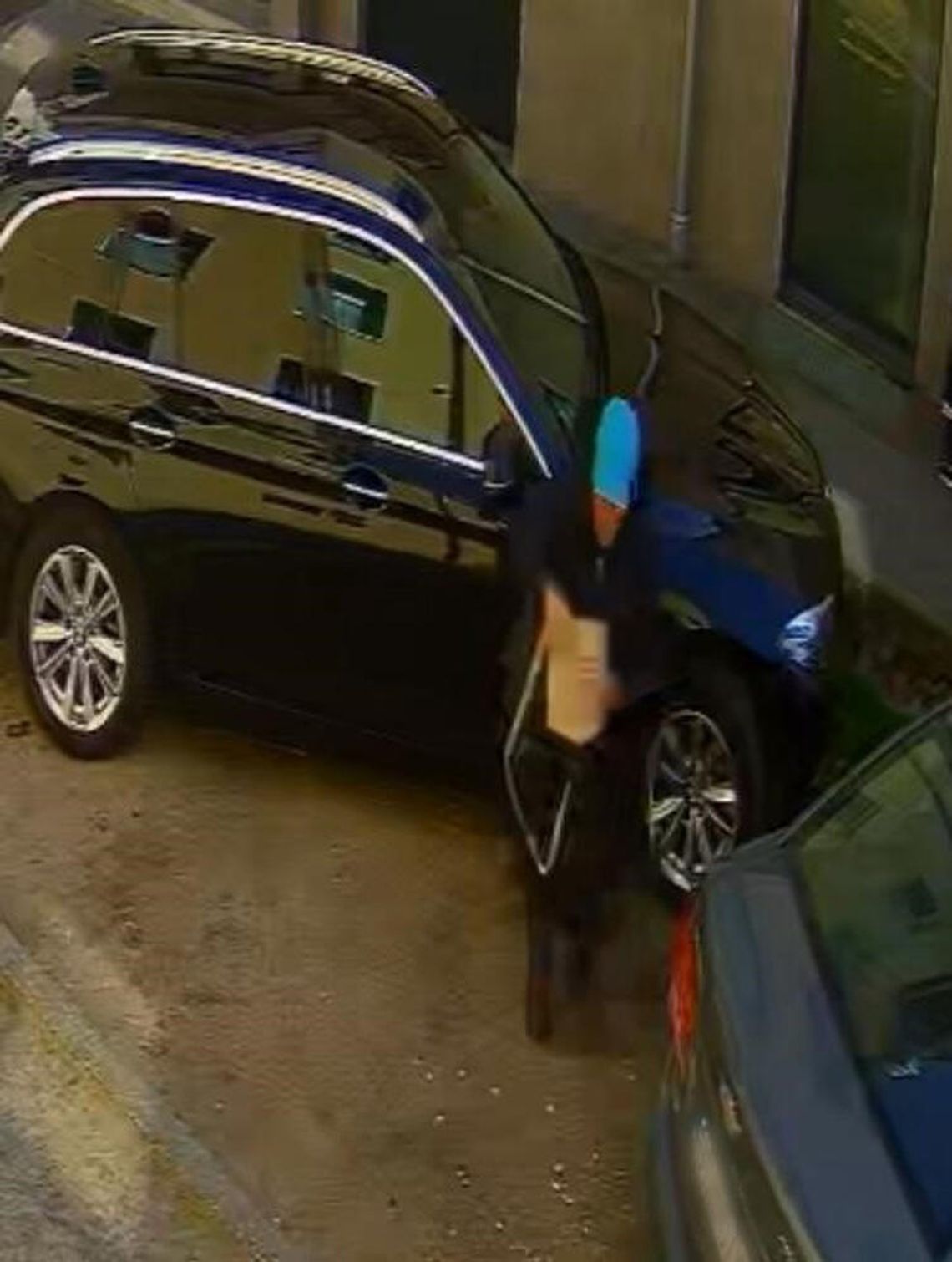 Zobaczyła na ulicy zostawioną torebkę i ją sobie wzięła. W środku były cenne rzeczy. Kobieta jest poszukiwana Zobaczyła na ulicy zostawioną torebkę i ją sobie wzięła. W środku były cenne rzeczy. Kobieta jest poszukiwana