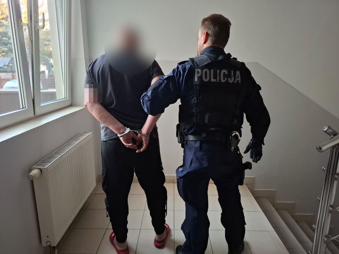 Żona nie otworzyła drzwi, więc zadzwonił na 112. Zgłosił narkotyki, potem było jeszcze ciekawiej Żona nie otworzyła drzwi, więc zadzwonił na 112. Zgłosił narkotyki, potem było jeszcze ciekawiej