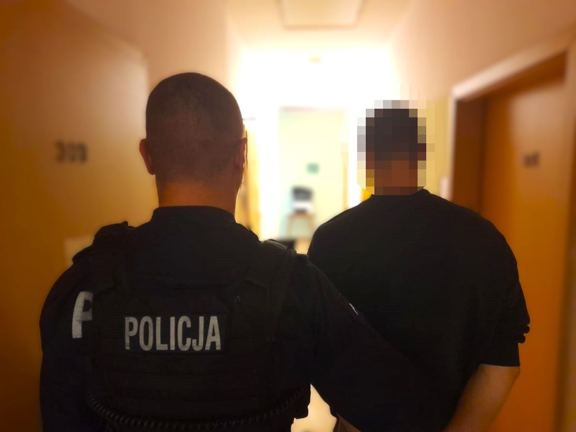 Został siłą wciągnięty do samochodu i wywieziony do lasu. Bil go i krzyczeli, żeby oddał rzekomy dług