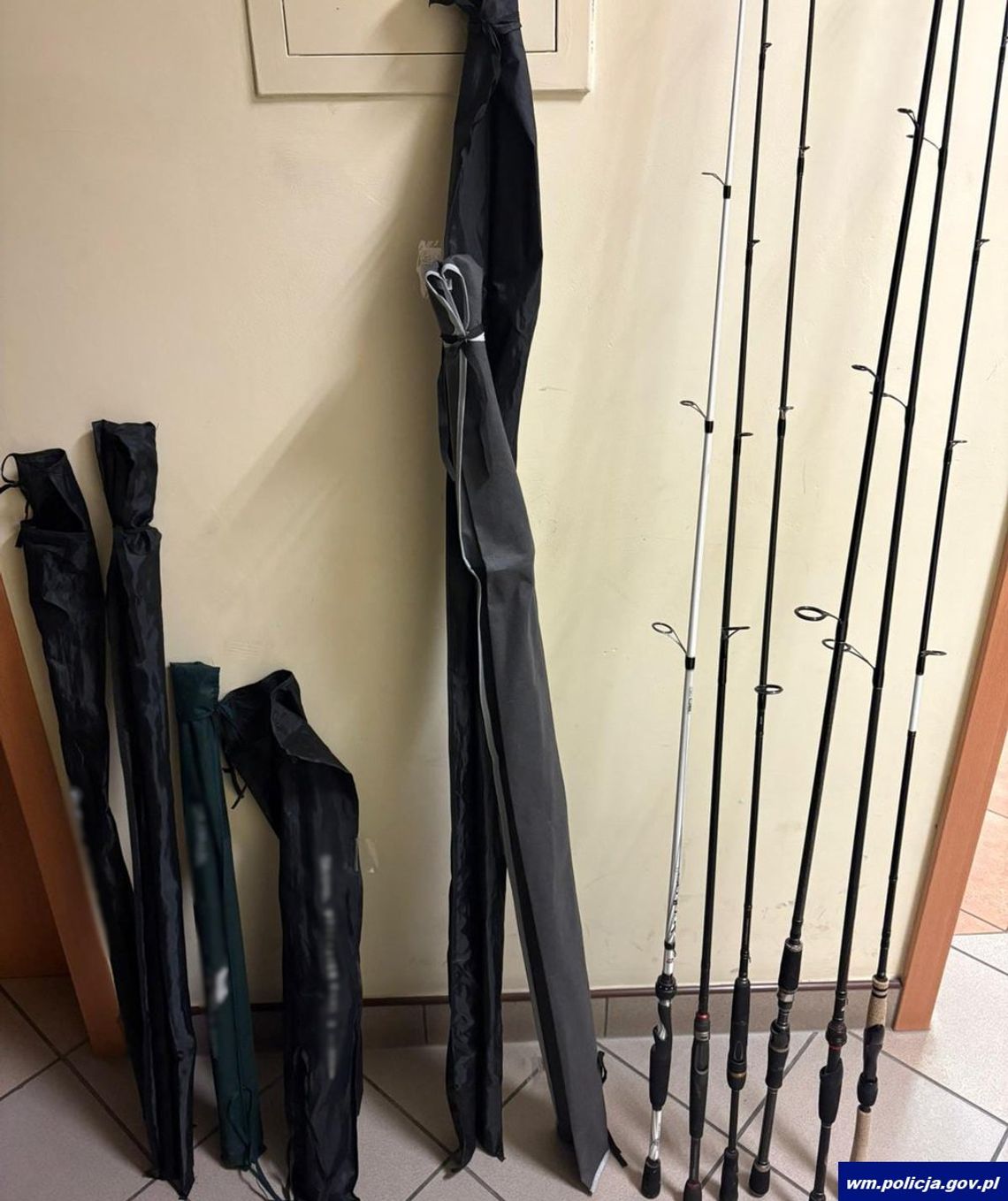 Zostawił na balkonie wędki z USA za 13 tysięcy złotych. Dwaj recydywiści skorzystali z "okazji" Zostawił na balkonie wędki z USA za 13 tysięcy złotych. Dwaj recydywiści skorzystali z "okazji"
