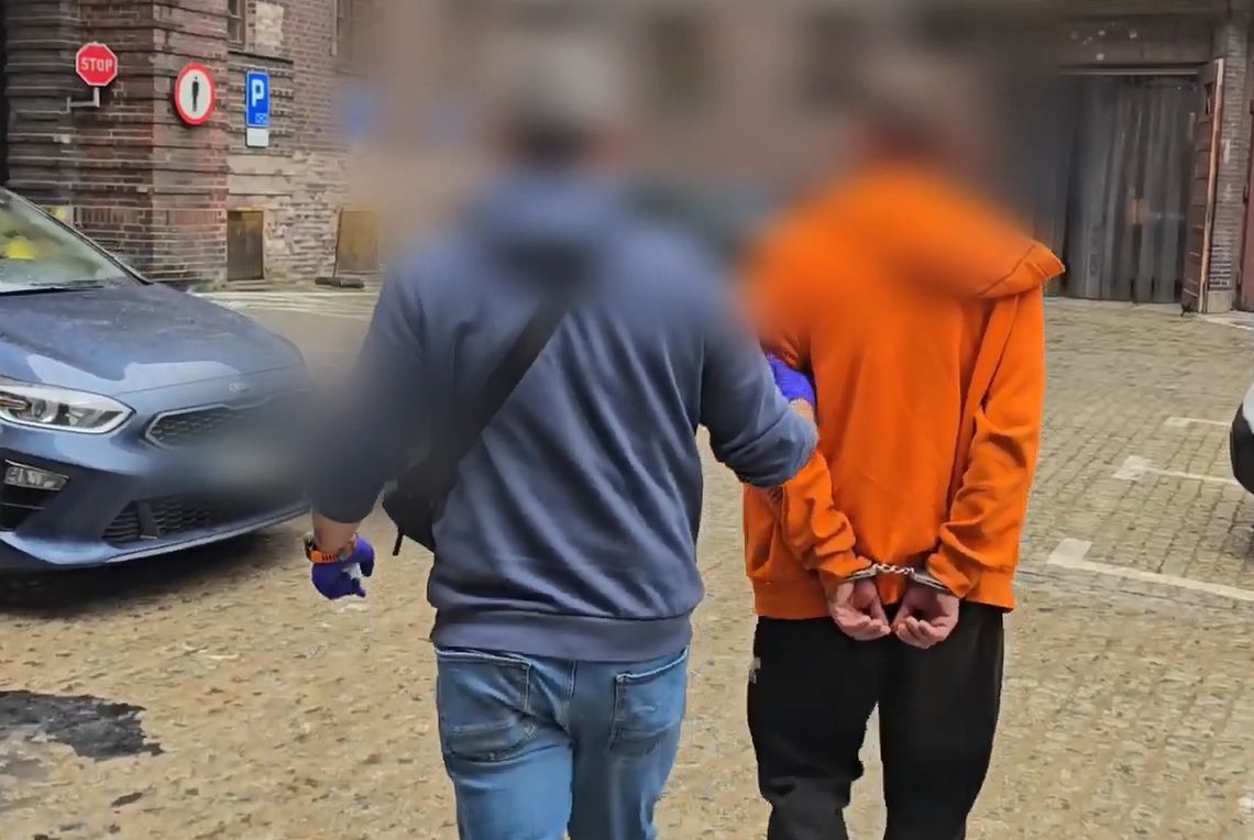 Zranił nożem dwie osoby i zapadł się pod ziemię. Finał policyjnej obławy na działkach Zranił nożem dwie osoby i zapadł się pod ziemię. Finał policyjnej obławy na działkach