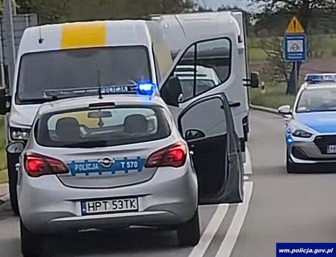 Zuchwała kradzież busa kurierskiego. 37-letni złodziej zatrzymany na policyjnej blokadzie