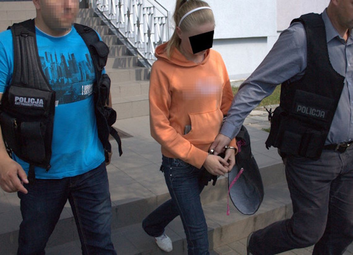 Zwłoki 25-latka znaleziono w mieszkaniu. Jego dziewczyna usłyszy zarzut zabójstwa