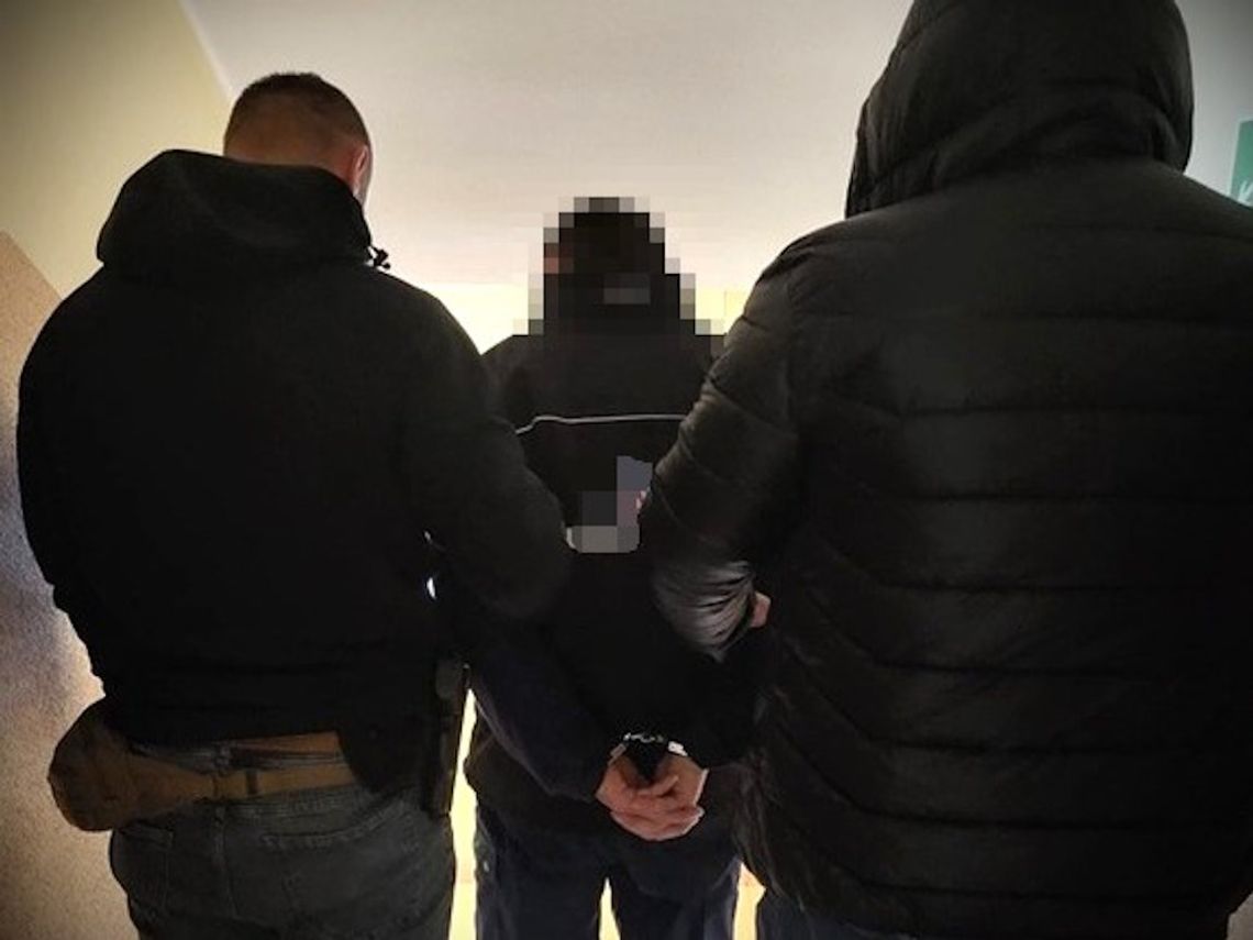 Zwłoki 54-letniej lekarki przysypane piachem w rowie. Mordercą okazał się jej partner