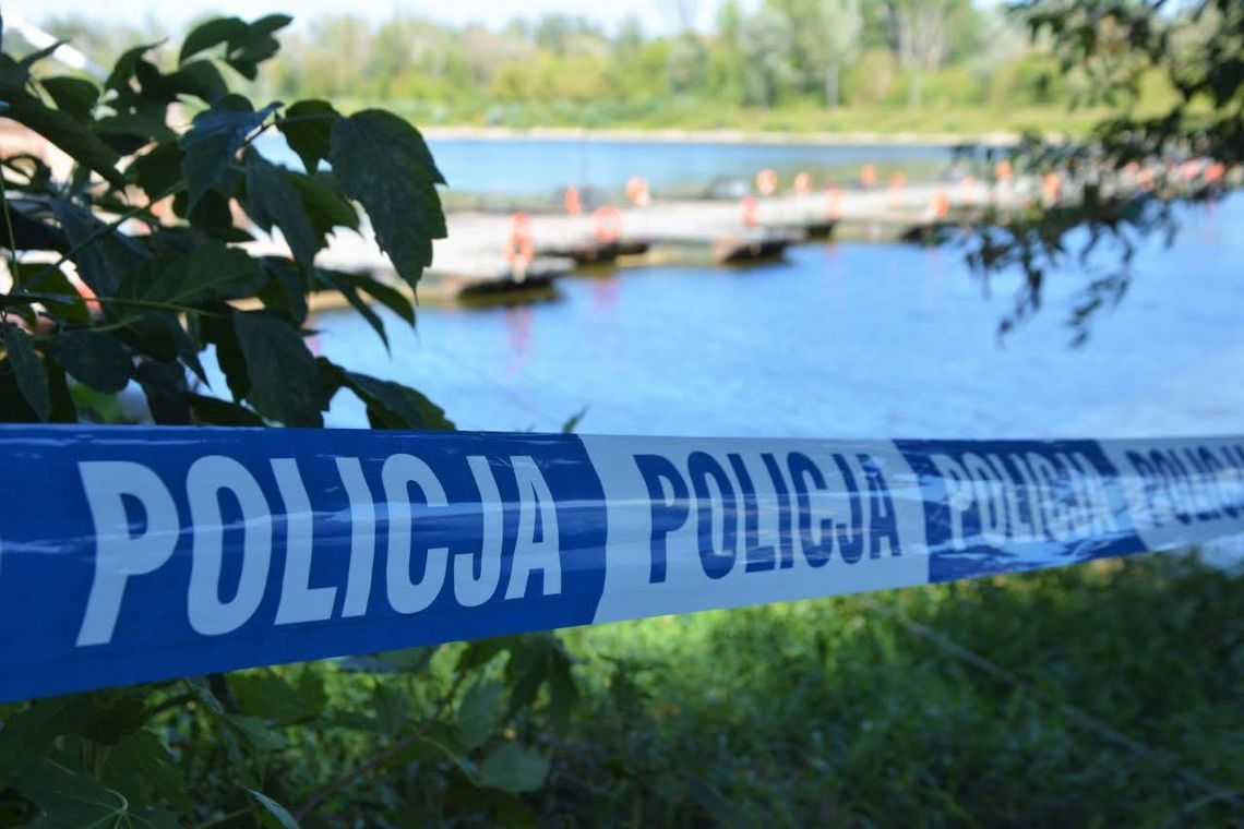Zwłoki mężczyzny dryfowały między łodziami zacumowanymi w porcie. Dzień wcześniej pił alkohol