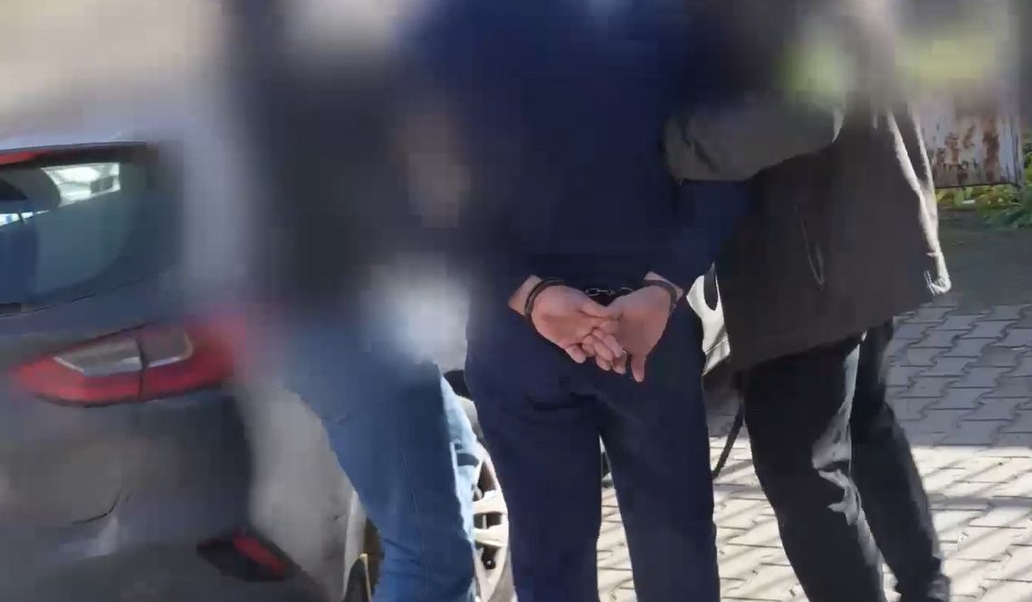 Zwyrodnialec kilka razy więził kobietę i ją wykorzystywał. Pomagała mu żona i znajoma Zwyrodnialec kilka razy więził kobietę i ją wykorzystywał. Pomagała mu żona i znajoma