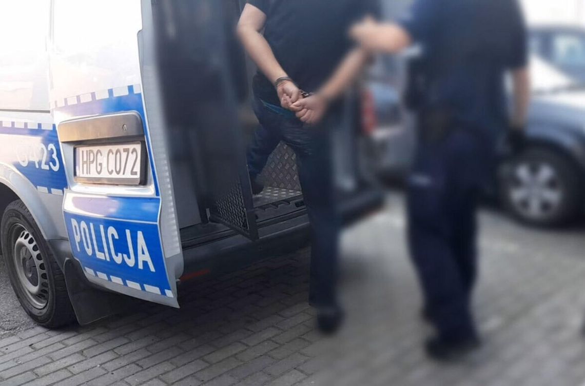Zwyrodnialec zaatakował dziewczynkę na osiedlu. Spłoszyli go ludzie, a potem dorwała policja Zwyrodnialec zaatakował dziewczynkę na osiedlu. Spłoszyli go ludzie, a potem dorwała policja