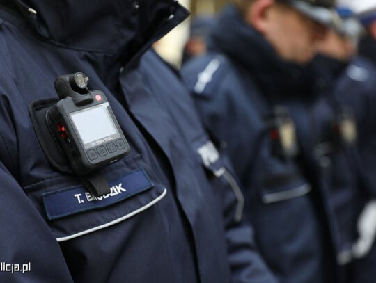 policja kamery na mundurach (2)