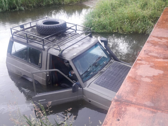 pilawa nissan patrol w rzece