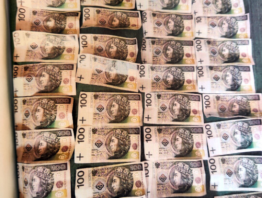 warszawa falszywe banknoty pieniadze 1