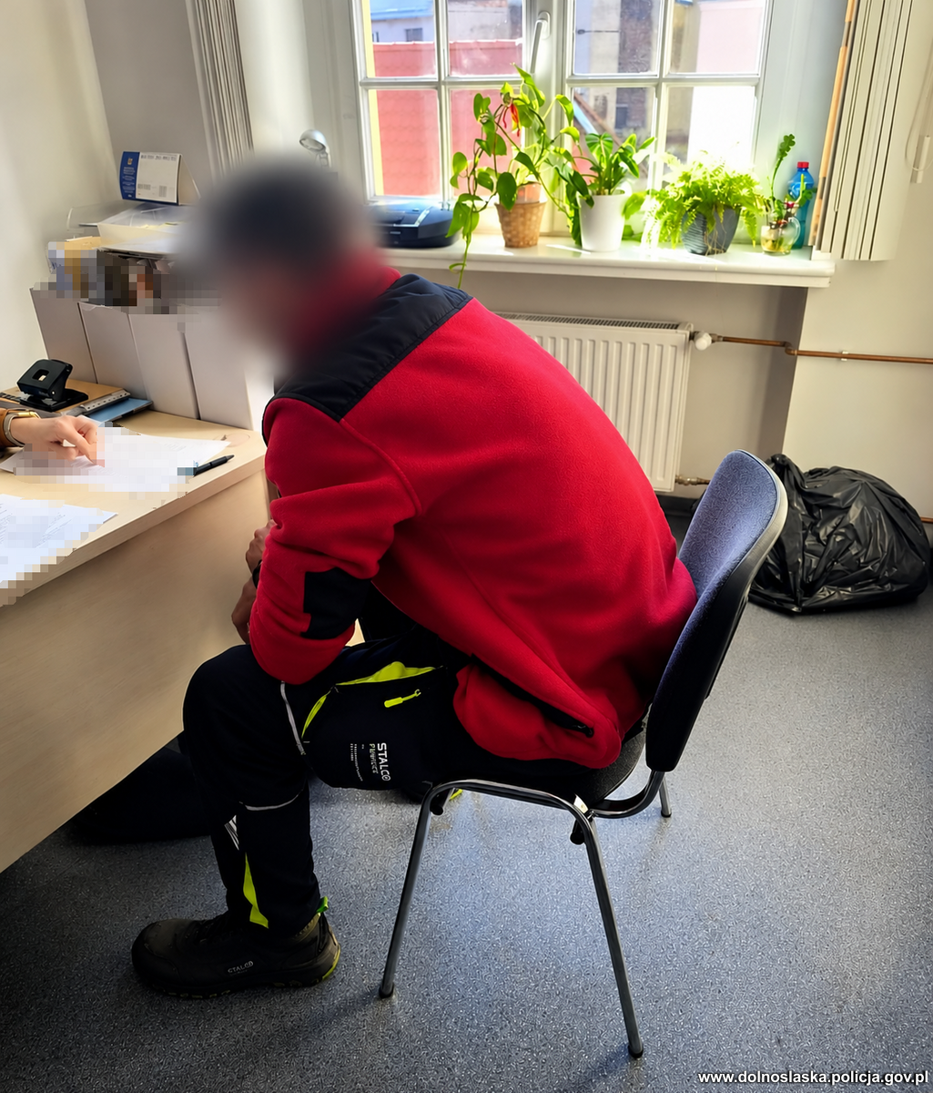 Jelenia Góra: pościg za motocyklistą z czterema dożywotnimi zakazami jazdy